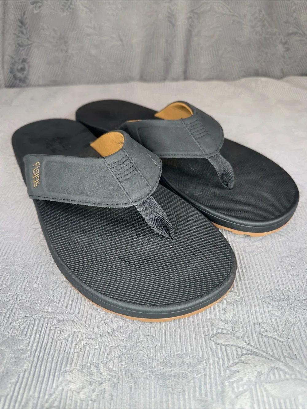 Flojos Men's Size 13, Flip Flop Sandals, Black-Tan